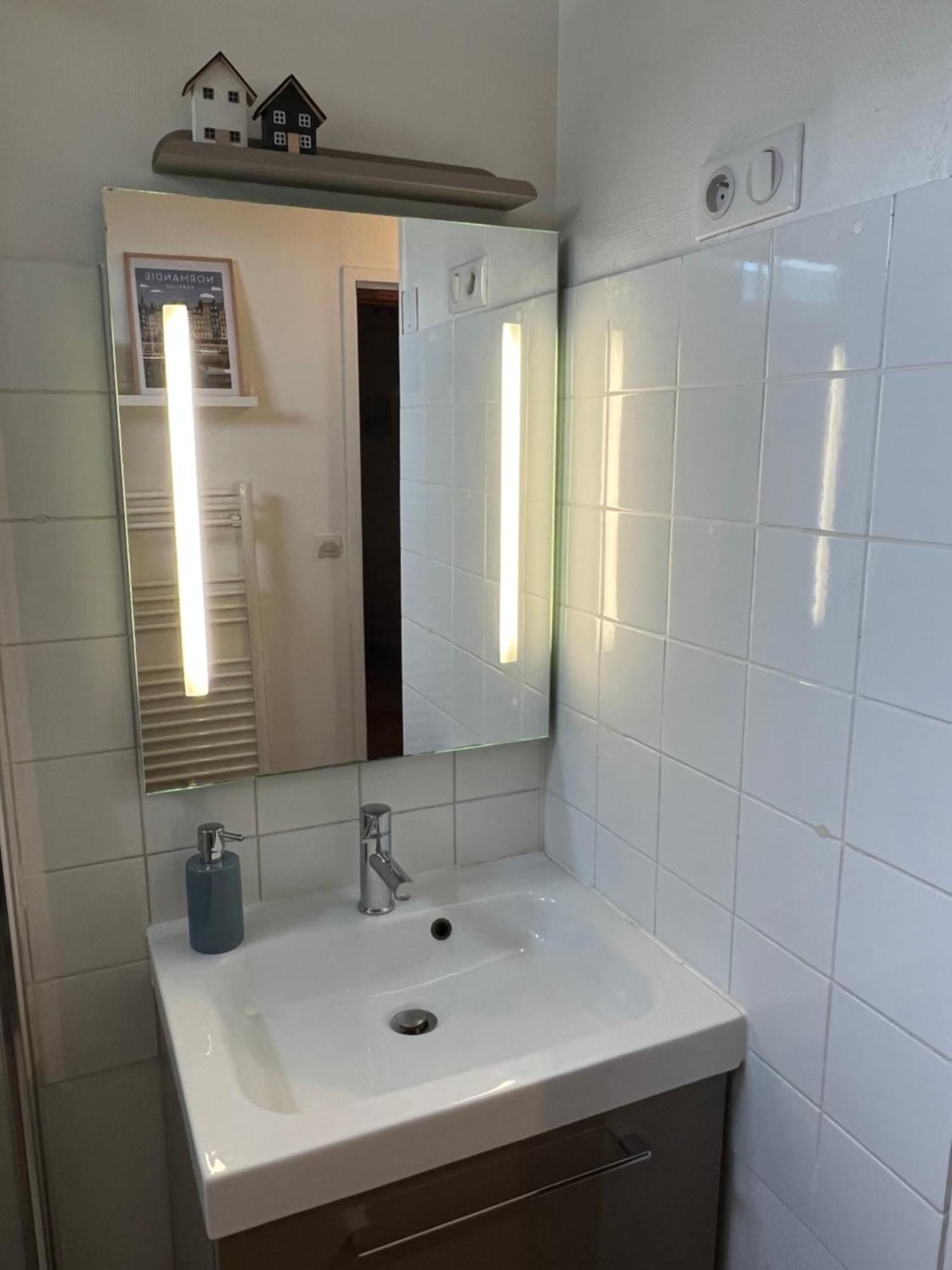 Une Pause Chez Julien, Appartement Lumineux Et Idealement Situe! Honfleur Exterior foto